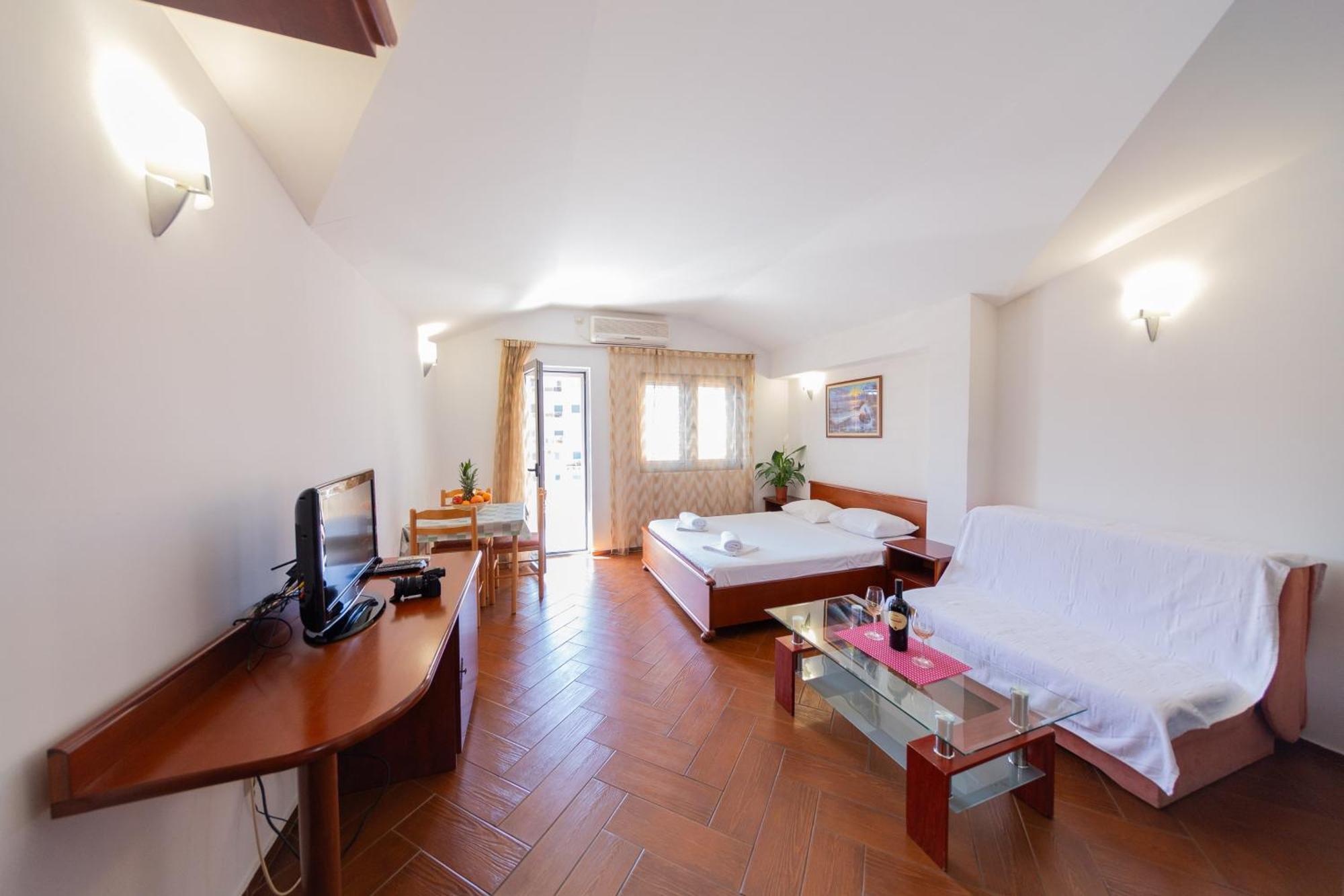 Sms Apartments Budva Exterior photo